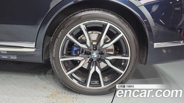 BMW X7 2021 — Photo 13/33
