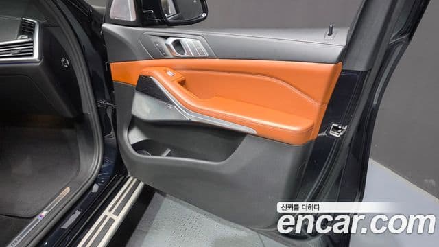BMW X7 2021 — Photo 20/33