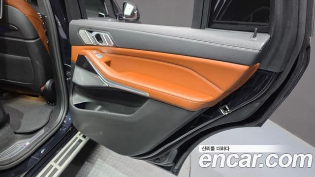 BMW X7 2021 — Photo 30/33