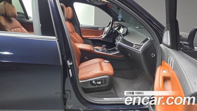 BMW X7 2021 — Photo 33/33