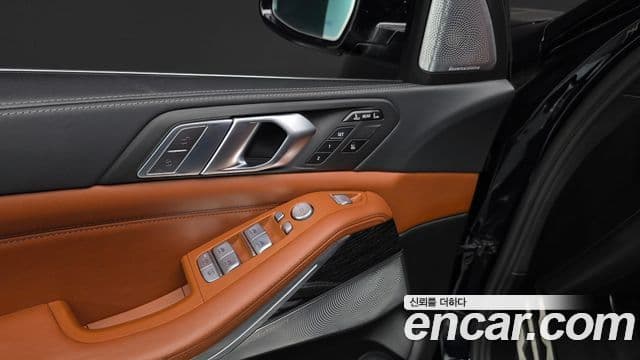 BMW X7 2021 — Photo 26/33