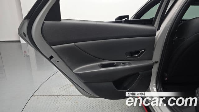 Hyundai The New Avante Hybrid 2022 — Photo 8/33