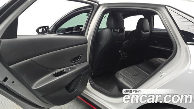 Hyundai The New Avante Hybrid 2022 — Photo 27/33