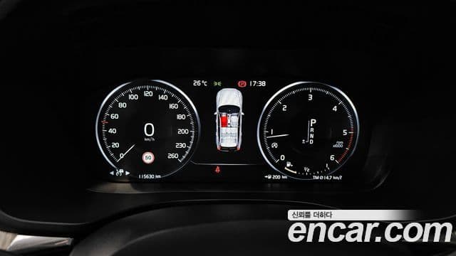 Volvo XC60 2019 — Şəkil 8/20