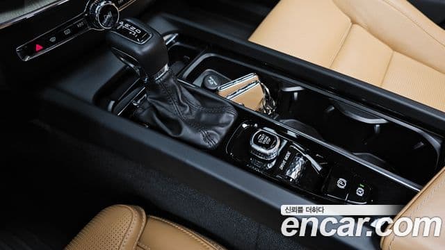 Volvo XC60 2019 — Şəkil 9/20