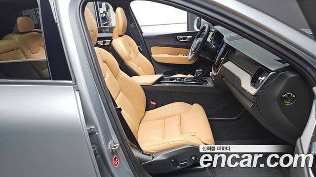 Volvo XC60 2019 — Şəkil 10/20
