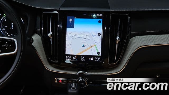 Volvo XC60 2019 — Şəkil 13/20