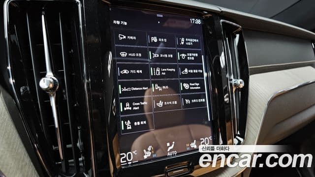 Volvo XC60 2019 — Şəkil 15/20