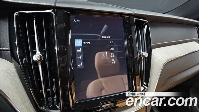 Volvo XC60 2019 — Şəkil 16/20