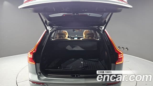 Volvo XC60 2019 — Şəkil 20/20
