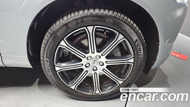Volvo XC60 2019 — Photo 11/30