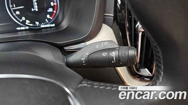 Volvo XC60 2019 — Photo 19/30