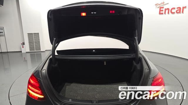 Mercedes-Benz E-Class 2019 — Şəkil 18/20