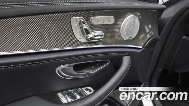 Mercedes-Benz E-Class 2019 — Şəkil 19/20