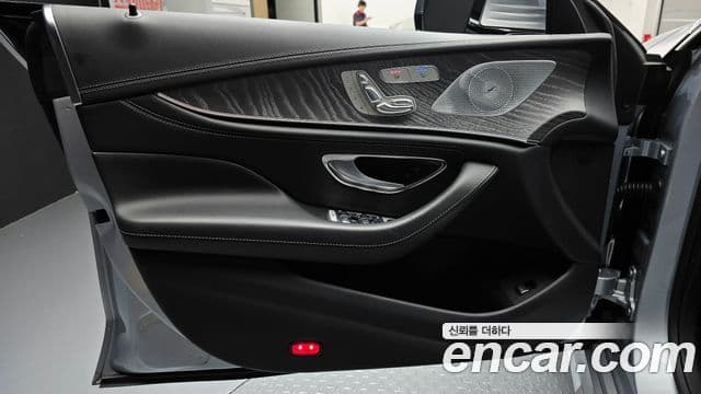 Mercedes-Benz CLS-Class 2021 — Photo 6/33