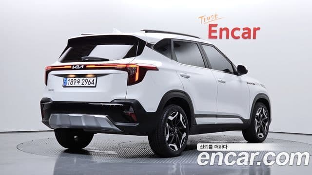 Kia Seltos 2023 — ფოტო 2/20