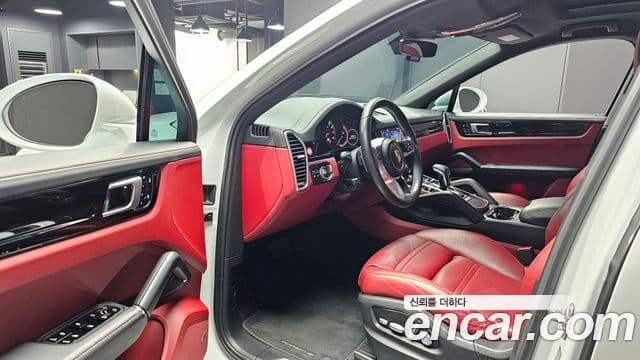 Porsche Cayenne 2020 — Photo 36/36