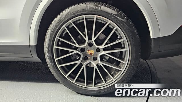 Porsche Cayenne 2020 — Photo 33/36