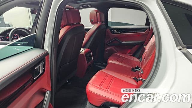 Porsche Cayenne 2020 — Photo 20/36