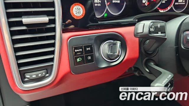 Porsche Cayenne 2020 — Photo 30/36