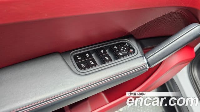 Porsche Cayenne 2020 — Photo 13/36