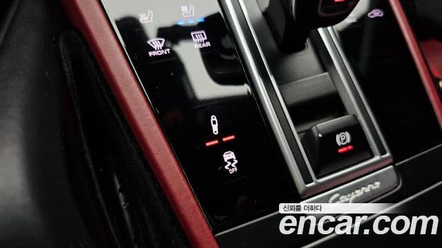 Porsche Cayenne 2020 — Photo 25/36
