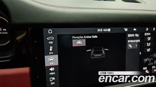 Porsche Cayenne 2020 — Photo 22/36