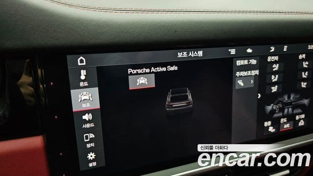 Porsche Cayenne 2020 — Photo 32/36