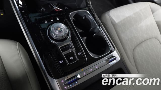 Kia Carnival 2023 — Şəkil 9/20
