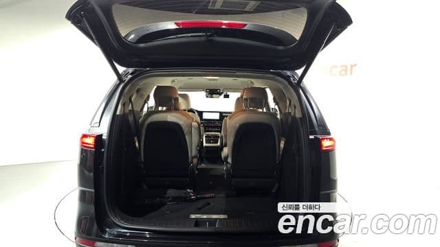 Kia Carnival 2023 — Şəkil 18/20