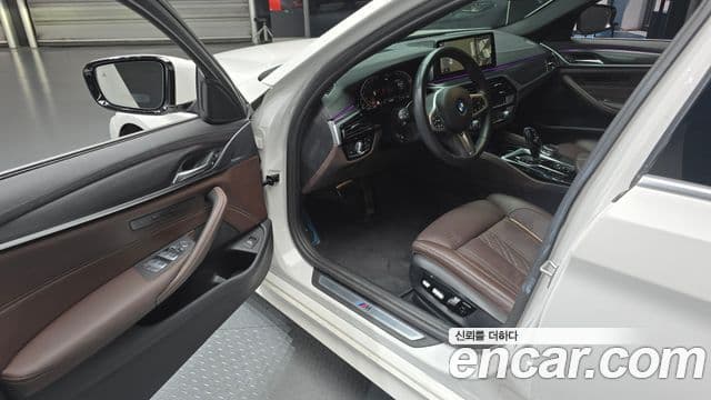 BMW 5 Series 2023 — ფოტო 8/20