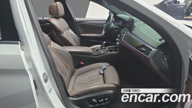 BMW 5 Series 2023 — ფოტო 10/20