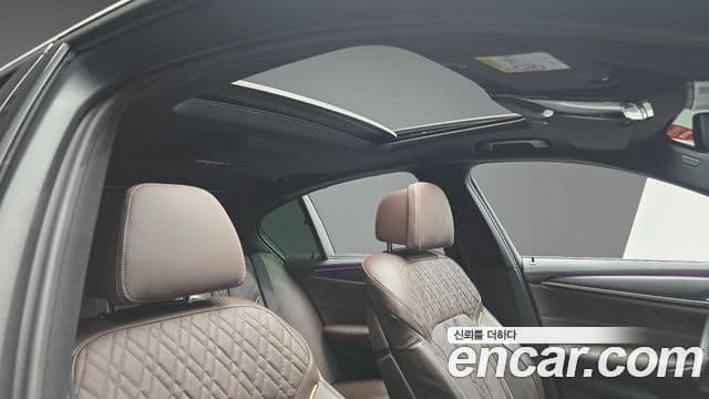 BMW 5 Series 2023 — ფოტო 18/20