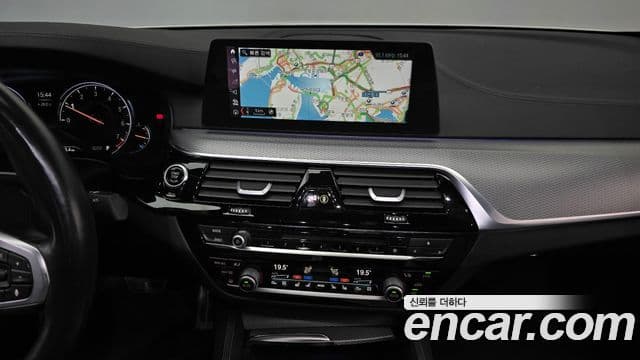 BMW 5 Series 2018 — Şəkil 14/20