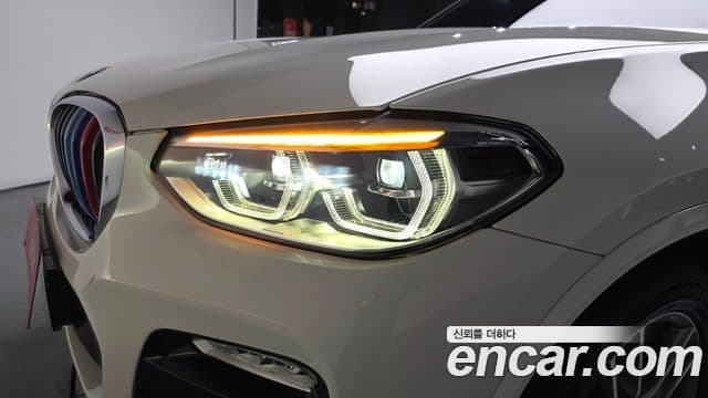 BMW X3 2018 — Photo 28/34