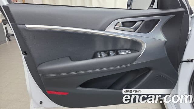Genesis G70 2018 — Photo 9/30