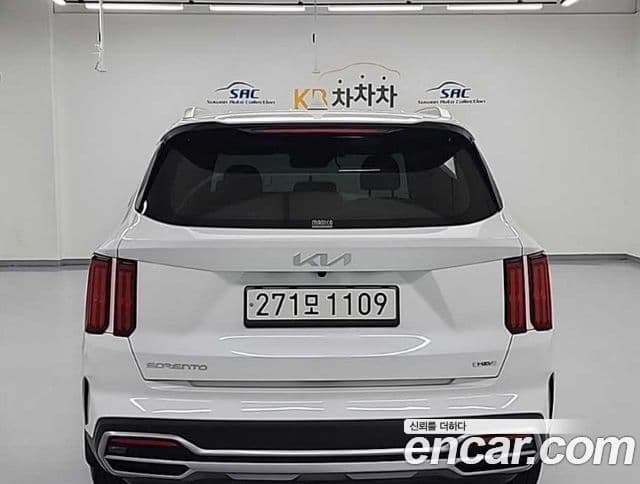 Kia Sorento 2023 — ფოტო 2/18