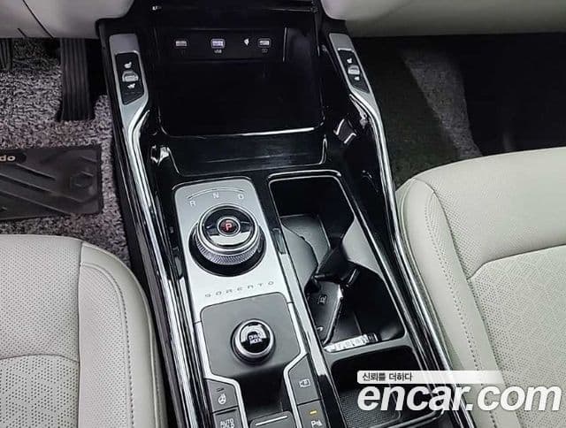 Kia Sorento 2023 — ფოტო 7/18
