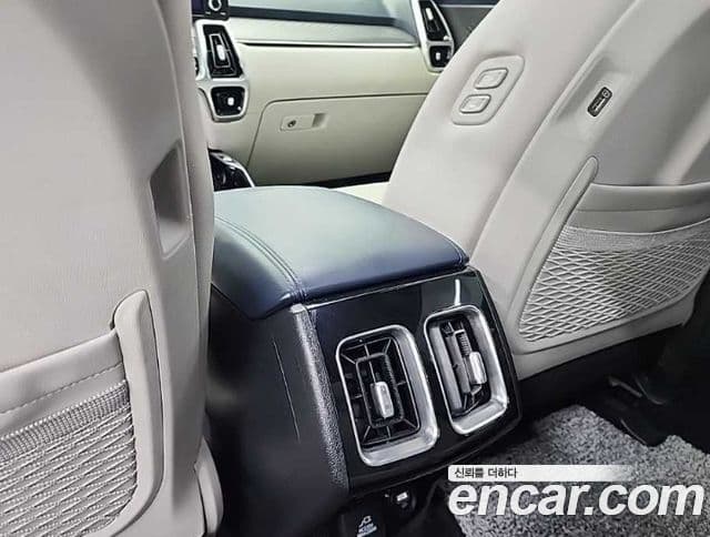 Kia Sorento 2023 — ფოტო 13/18