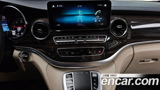 Mercedes-Benz V-Class 2021 — ფოტო 14/20