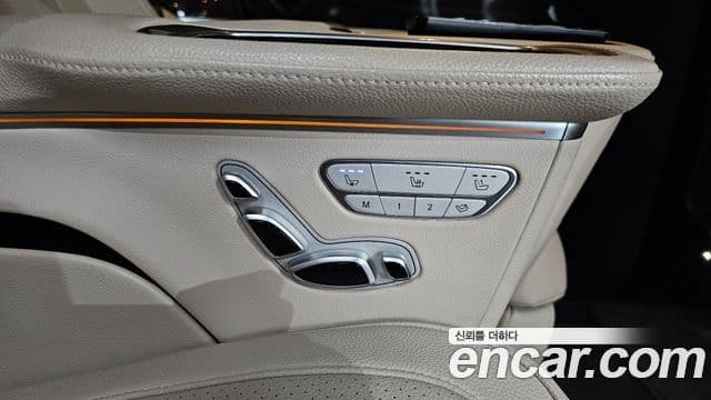 Mercedes-Benz V-Class 2021 — ფოტო 19/20