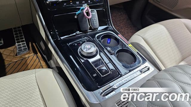 Kia Carnival 2022 — ფოტო 7/20