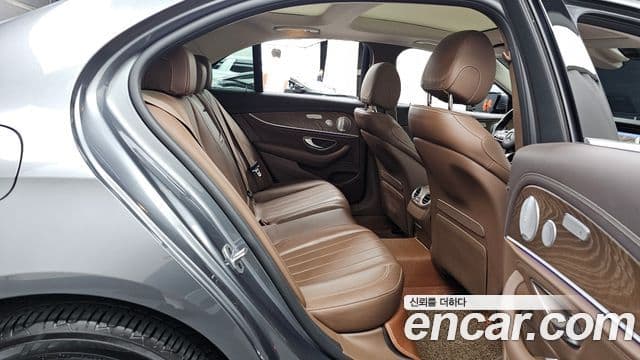 Mercedes-Benz E-Class 2019 — Şəkil 12/20