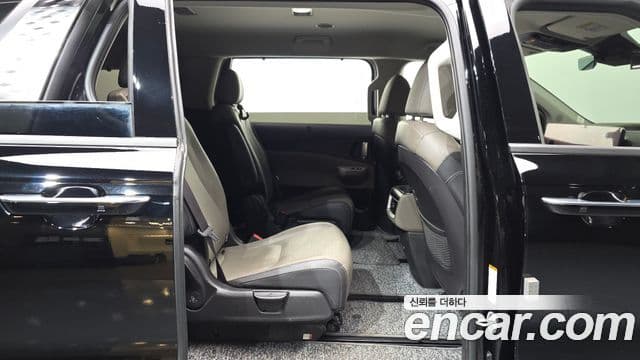 Kia Carnival 2024 — Фото 12/20