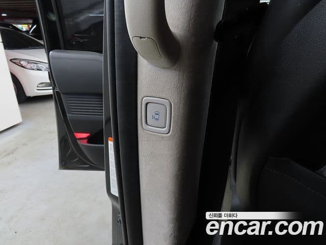 Hyundai Staria 2022 — Фото 13/20