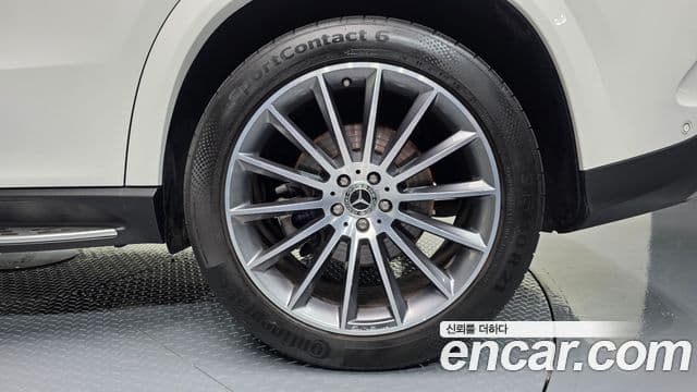 Mercedes-Benz GLE-Class 2023 — Photo 4/35