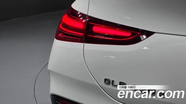 Mercedes-Benz GLE-Class 2023 — Photo 28/35