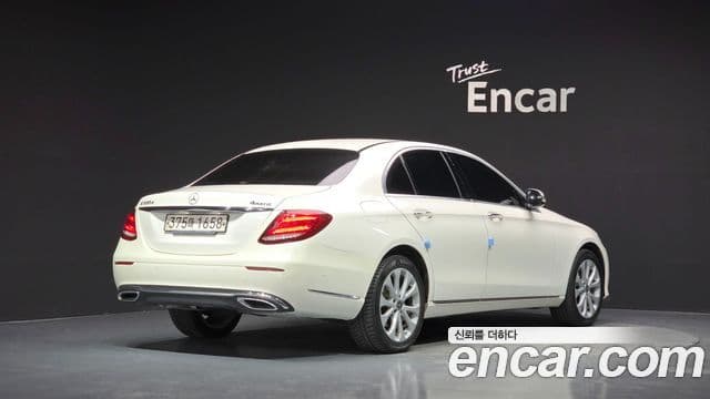 Mercedes-Benz E-Class 2020 — ფოტო 1/20