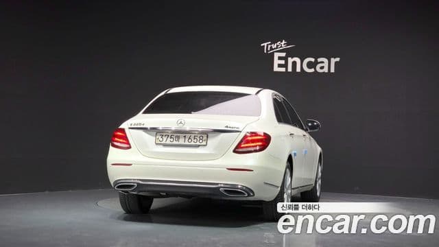 Mercedes-Benz E-Class 2020 — ფოტო 3/20