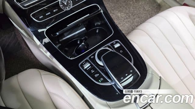Mercedes-Benz E-Class 2020 — ფოტო 8/20